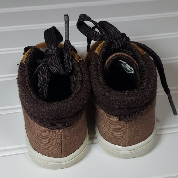 Carters short boot sz 6 - Picture 4 of 7
